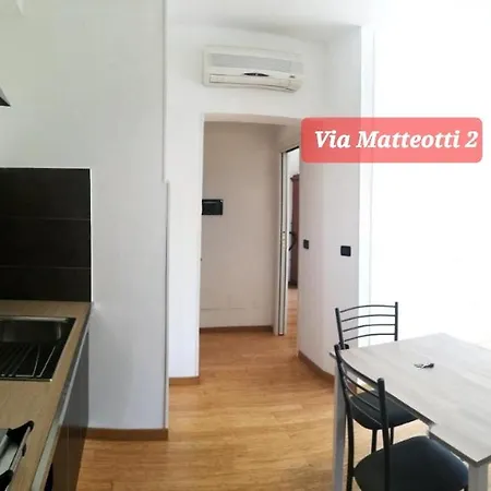 Via Matteotti & Via Carracci Apartamento Bolonia