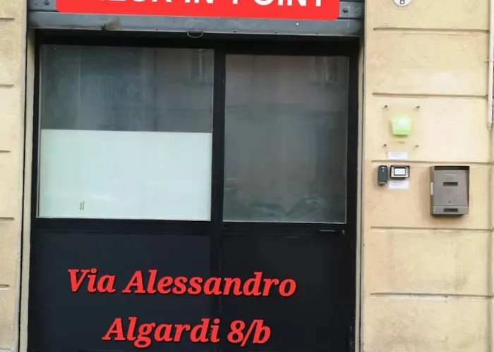 Via Matteotti & Via Carracci * بولونيا